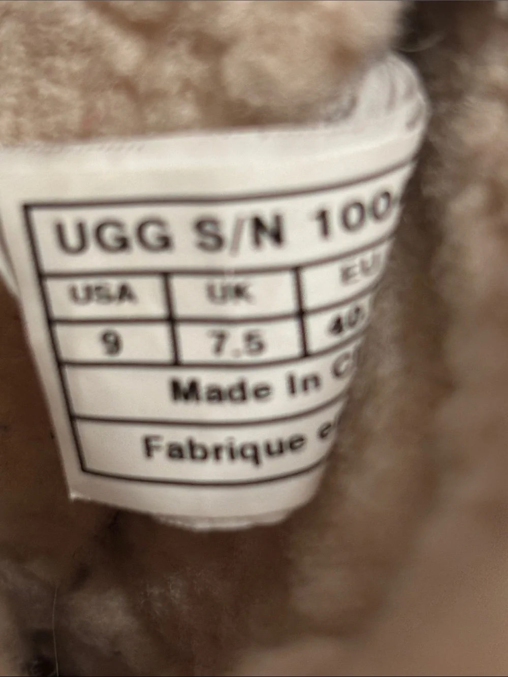 Ugg Caspia winter boots comfy shearling suede 9/40
